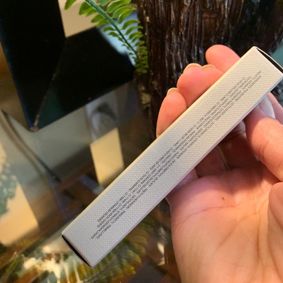 Authentic BURBERRY 6ml military red lip gloss NIB - Picture 7 of 9